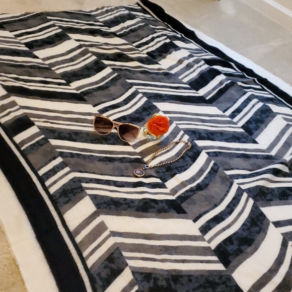 NWT Zara shawl - Picture 6 of 7